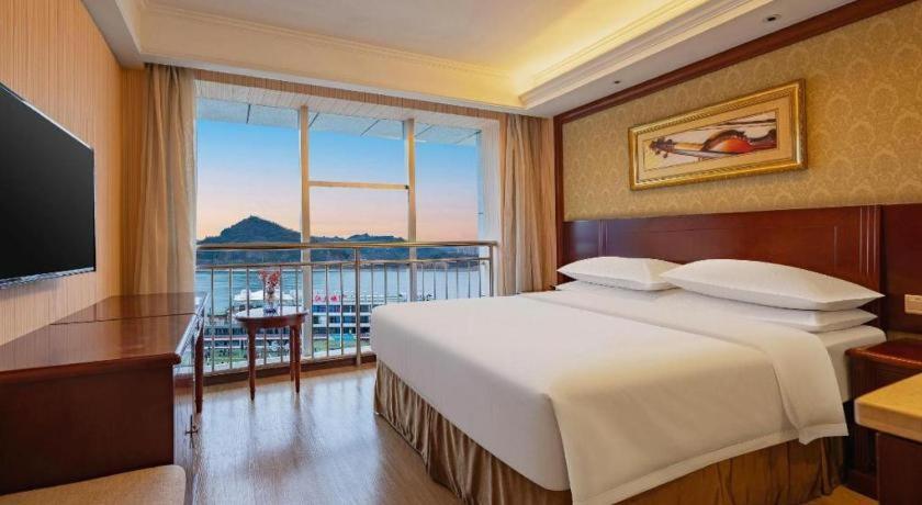 Yichang Vienna Hotel Wanda Branch Экстерьер фото